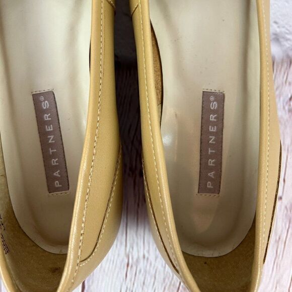 PARTNERS classic beige leather loafers flat shoes size 8M - Picture 4 of 11